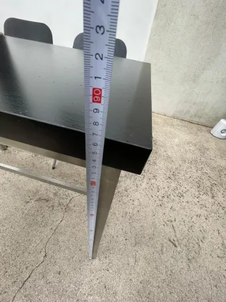 Mesa alta com 4 cadeiras