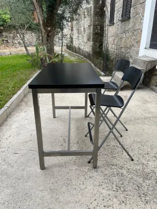 Mesa alta com 4 cadeiras