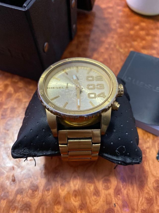 Reloj Diesel Dorado