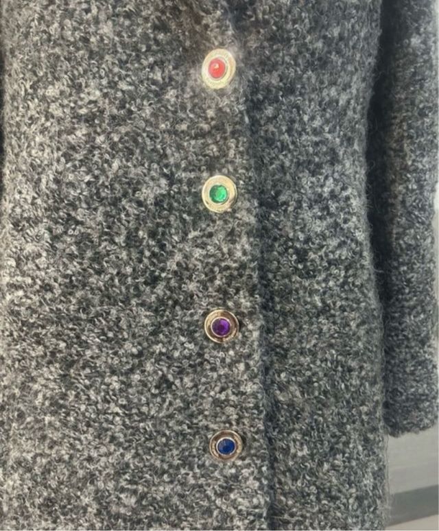 Abrigo Desigual gris y multicolor.