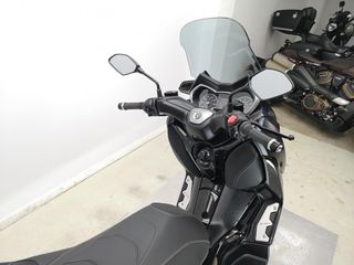 YAMAHA X-MAX 300 TECH MAX 2022 5322 kms.
