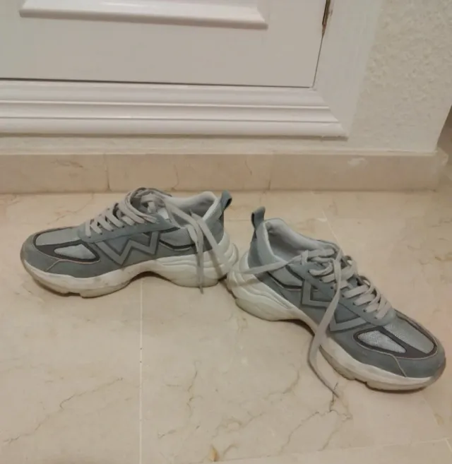 Zapatillas MIM grises y blancas