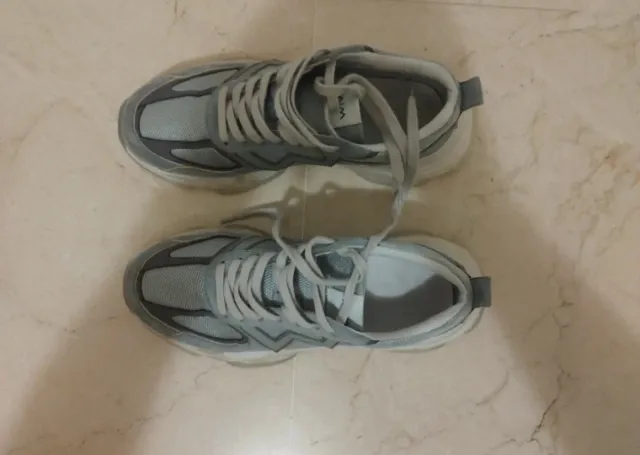 Zapatillas MIM grises y blancas