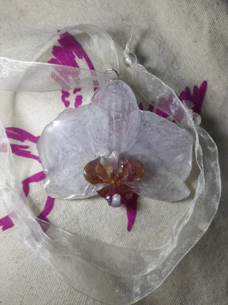Colar 'Ballet' com Orquídea Preservada em Resina