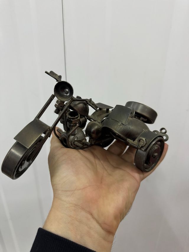 Figura de motocicleta de metal