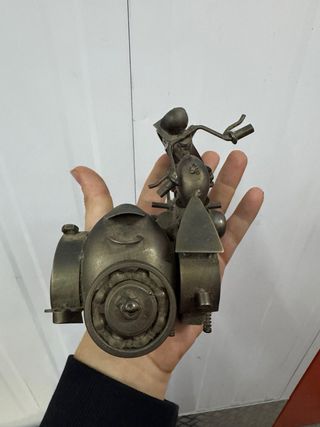 Figura de motocicleta de metal