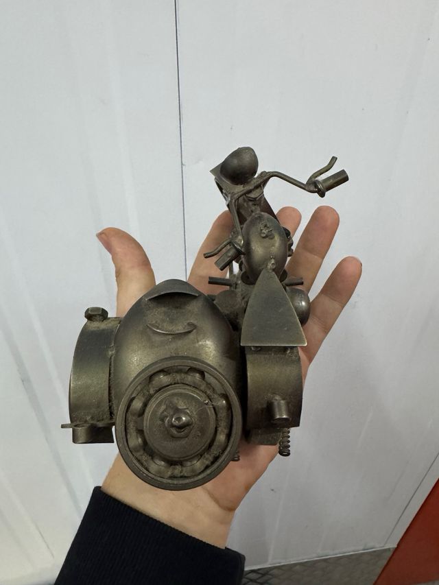 Figura de motocicleta de metal