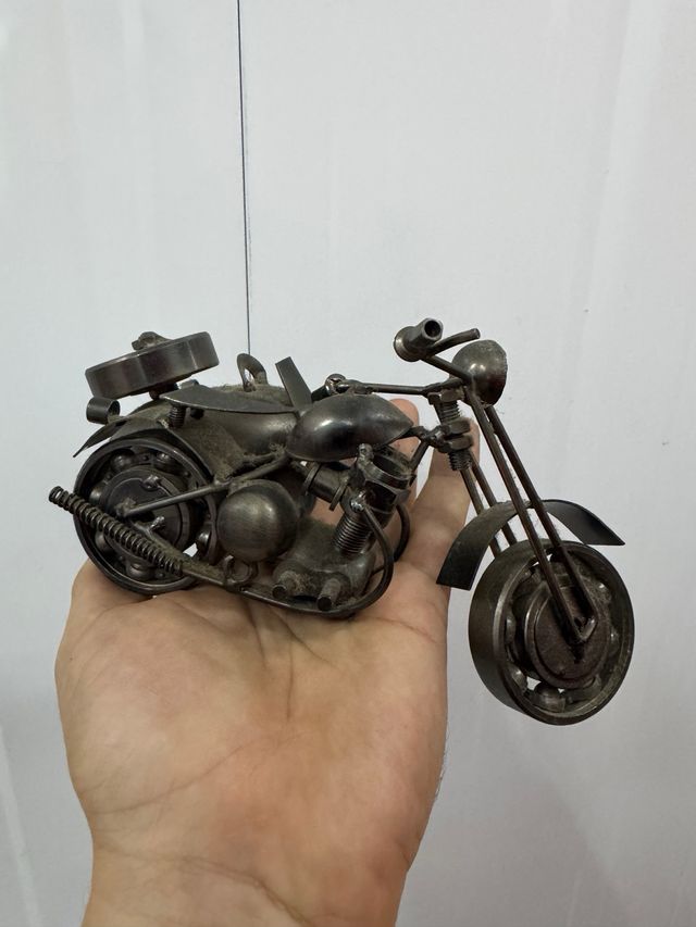 Figura de motocicleta de metal