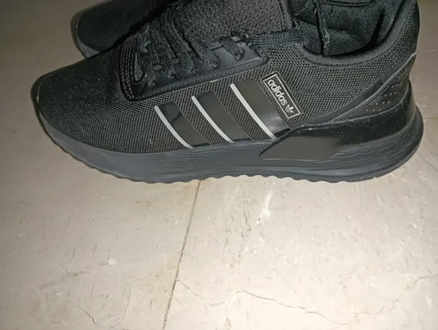 Deportivas Adidas Negras