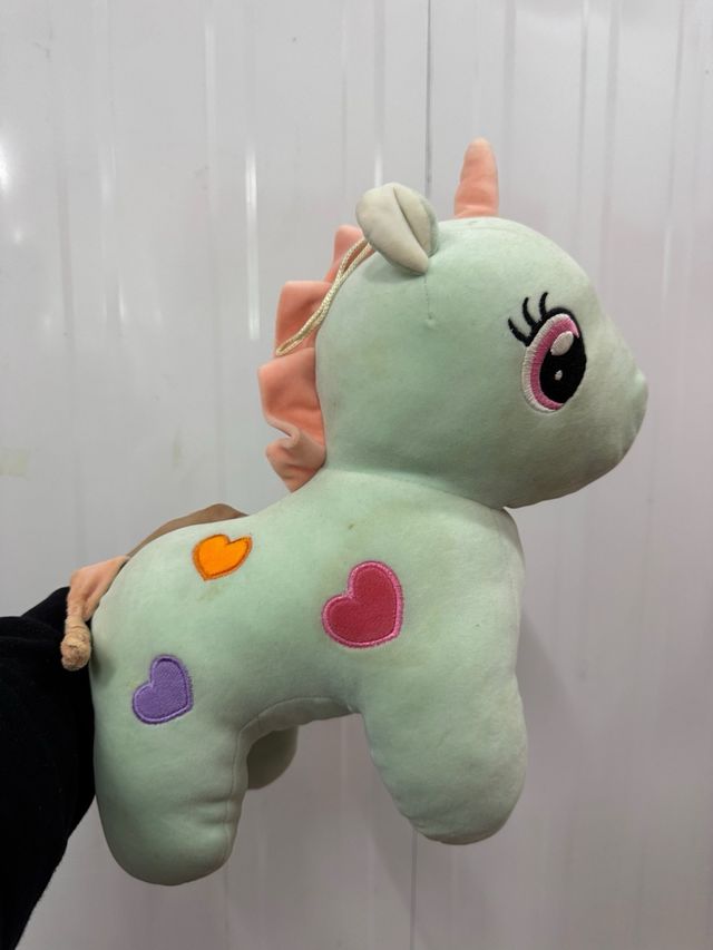 Peluche unicornio mint con corazones