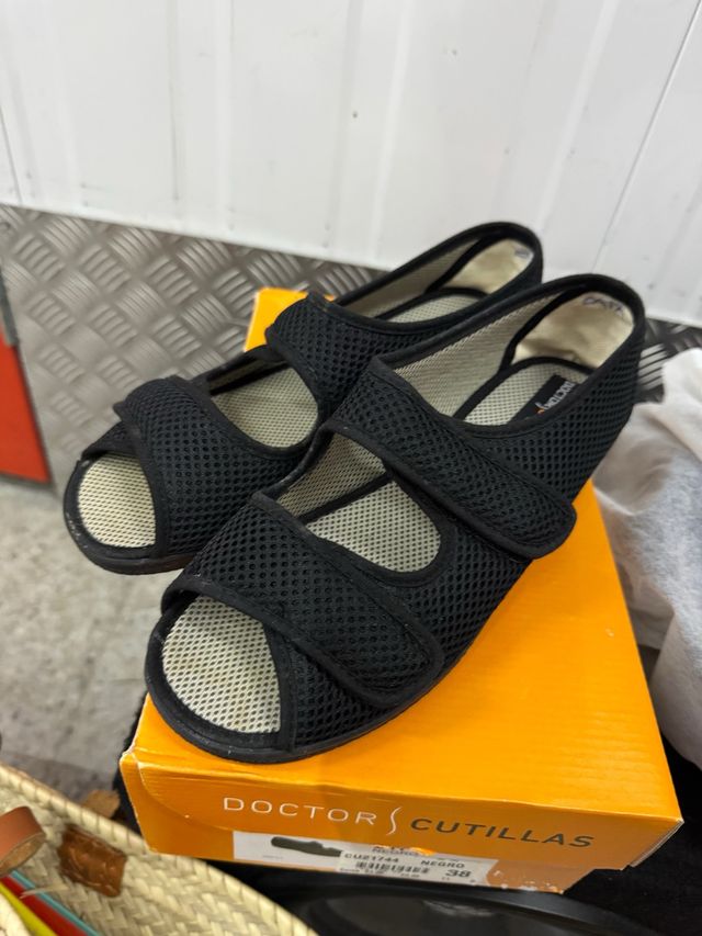 Zapatillas Doctor Cutillas Negras Talla 38