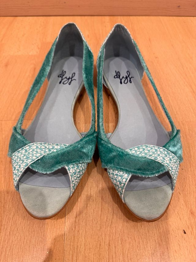 Sandalias verdes de terciopelo y tela