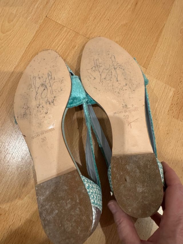 Sandalias verdes de terciopelo y tela