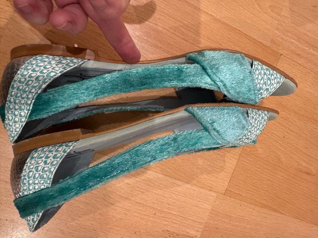 Sandalias verdes de terciopelo y tela