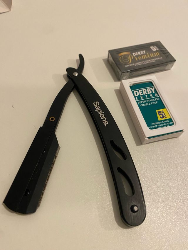 Navaja de afeitar Sapiens con cuchillas Derby