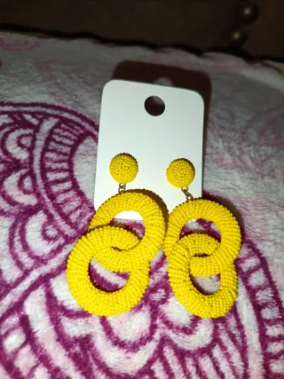 Pendientes largos mostacillas amarillas