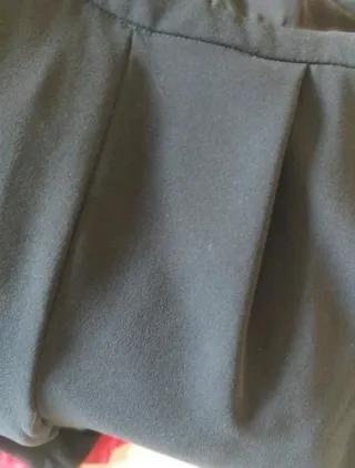 Mono negro elegante sin mangas