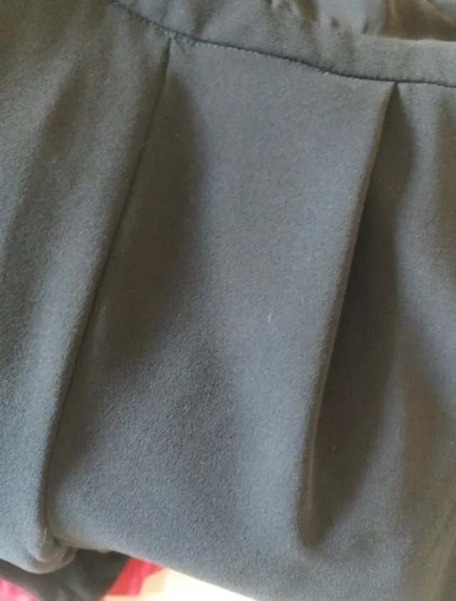 Mono negro elegante sin mangas