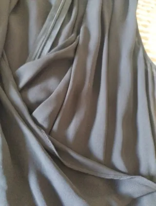 Mono negro elegante sin mangas