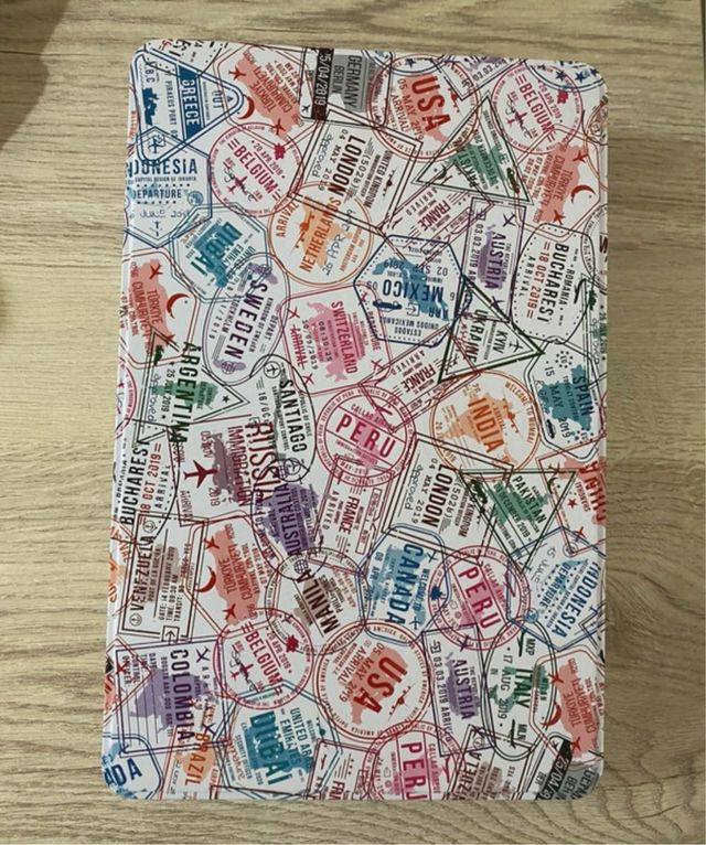 Lata metálica dorada