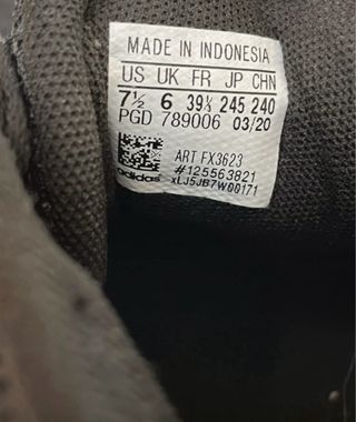 Zapatillas Adidas Negras y Blancas