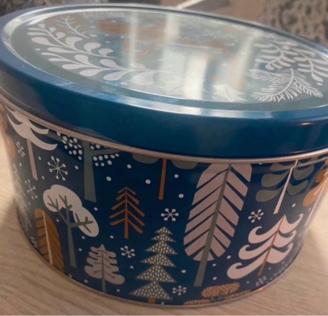 Lata Navideña Ciervo y Hojas