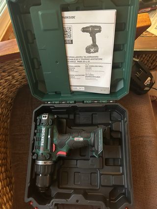 Taladro Parkside 20V con batería y maletín