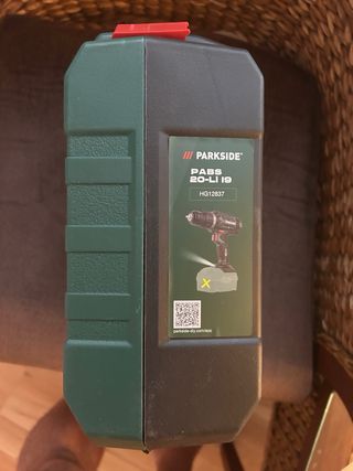 Taladro Parkside 20V con batería y maletín
