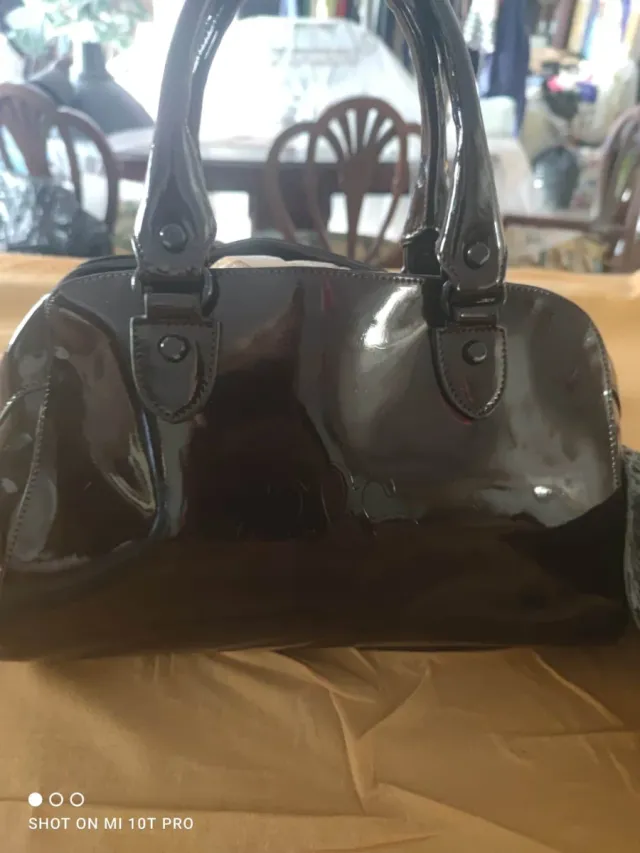 Bolso de mano charol