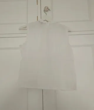 Top sin mangas con puntilla