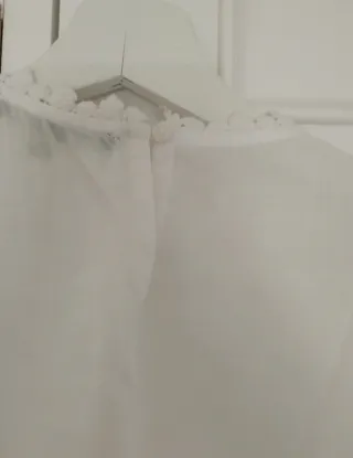 Top sin mangas con puntilla