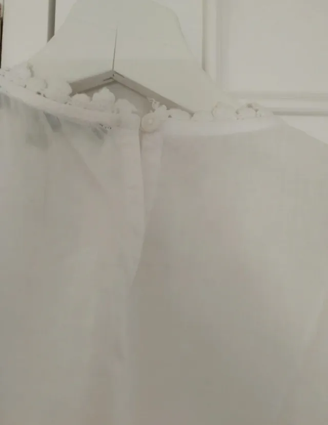 Top sin mangas con puntilla