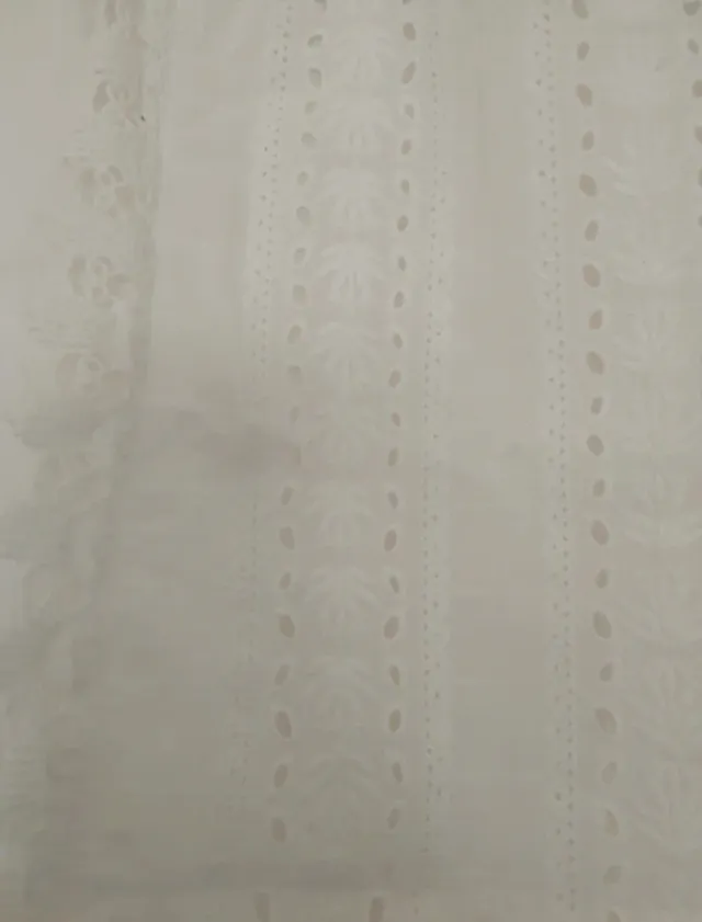 Top sin mangas con puntilla