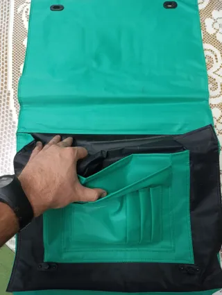 Maletín negro y verde