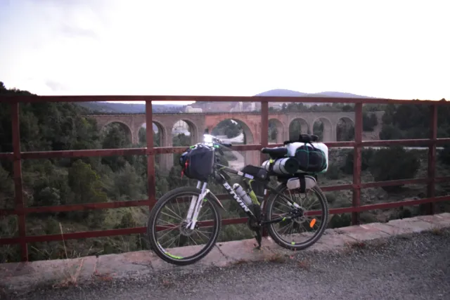 Bicicleta preparada para bikepacking