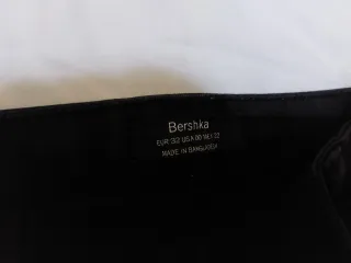 Pantalón vaquero negro tiro alto