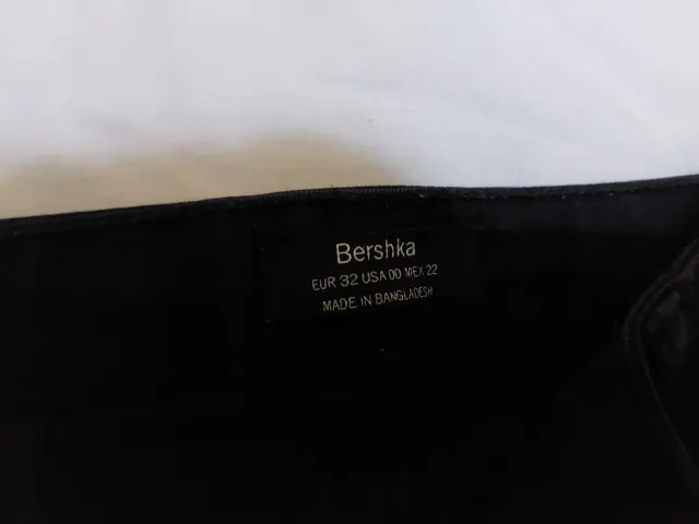 Pantalón vaquero negro tiro alto