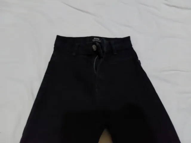 Pantalón vaquero negro tiro alto