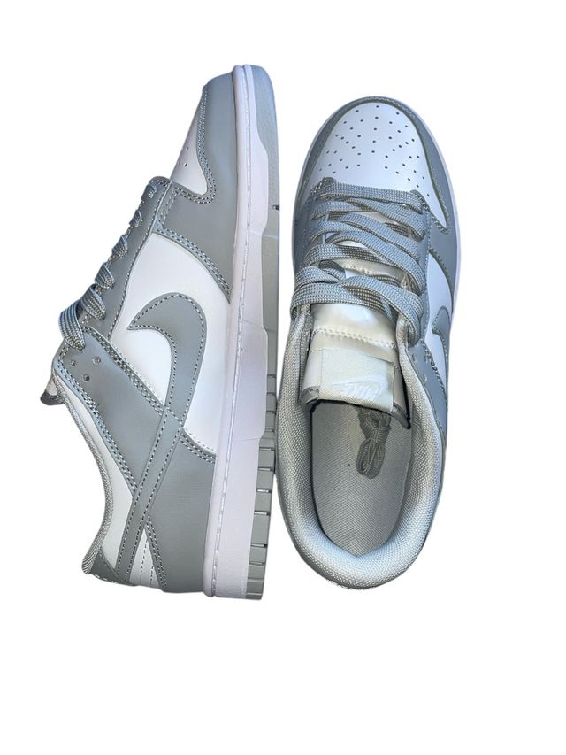 Nike Dunk Low Gris y Blanco