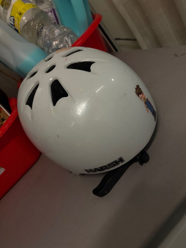 Casco blanco para patín