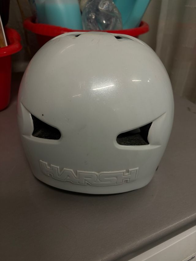 Casco blanco para patín