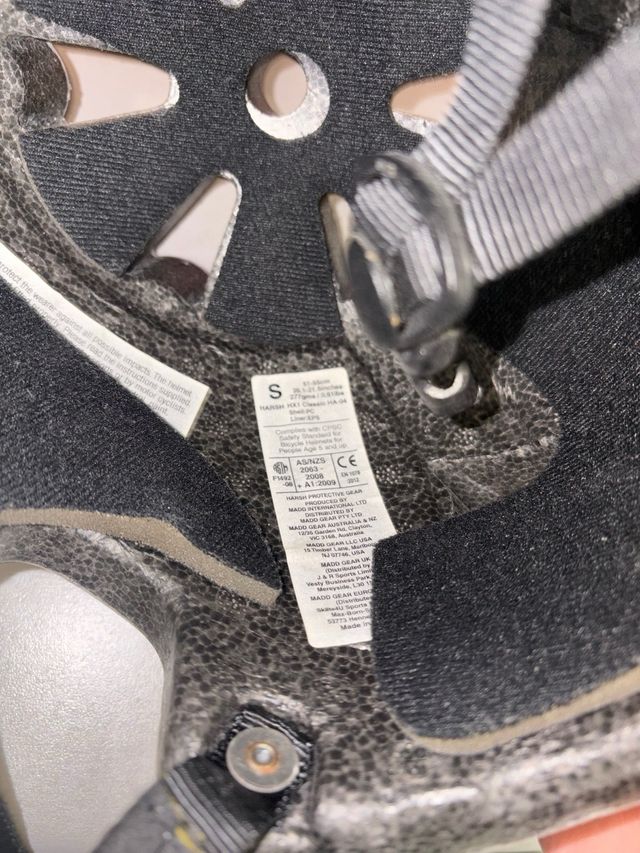 Casco blanco para patín