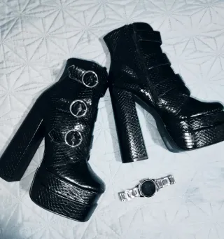 Botas Negras Plataforma Hebillas