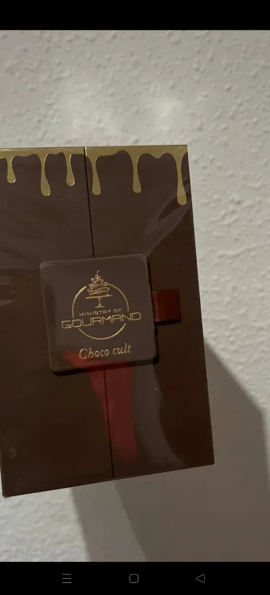 Perfume Choco Cult Marrón y Dorado