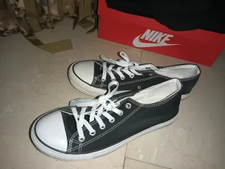 Deportivas Converse Negras y Blancas