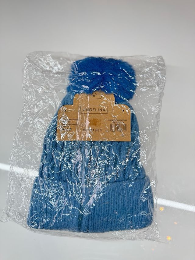 Conjunto invierno azul: gorro y guantes