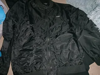 Cazadora bomber negra