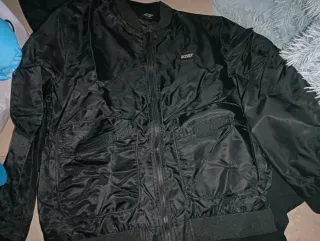 Cazadora bomber negra