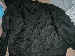 Cazadora bomber negra