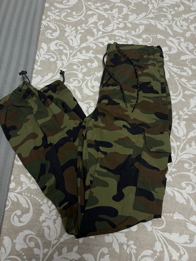 Pantalón cargo camuflaje